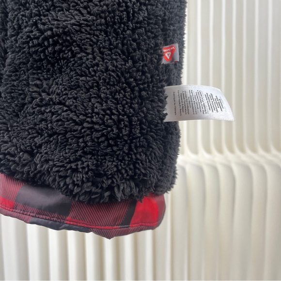 Talbots Women’s Red and Black Buffalo Plaid Primaloft Sherpa Vest - Picture 16 of 16